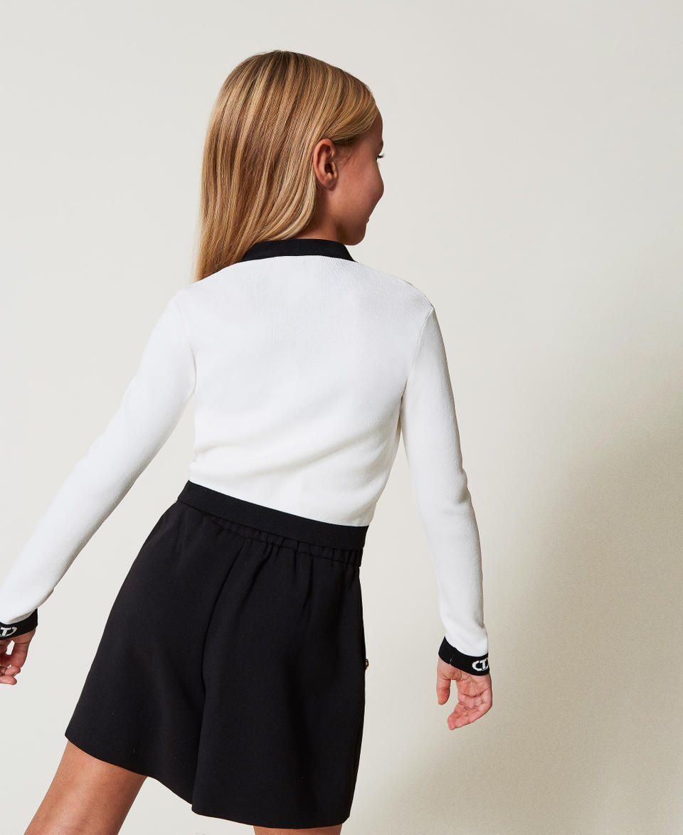 Gerippter Cardigan mit &bdquo;Oval T&ldquo;-Jacquard Zweifarbig Eiswei&szlig; / Schwarz M&auml;dchen 251GJ3QW4_02849_03