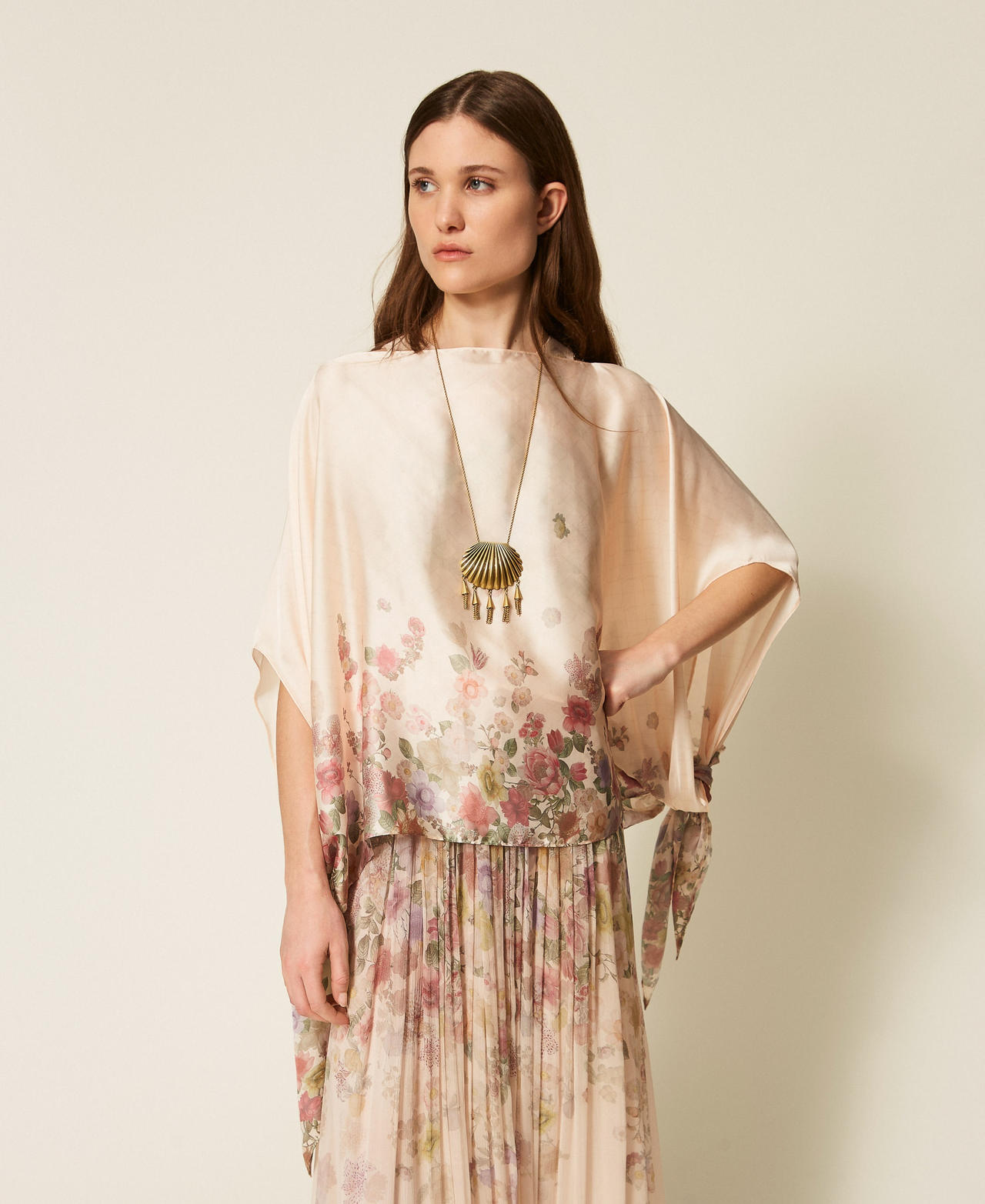 Printed poncho with side ties Wildflowers Pastel Colour Print Woman 261TO5110_13588_02