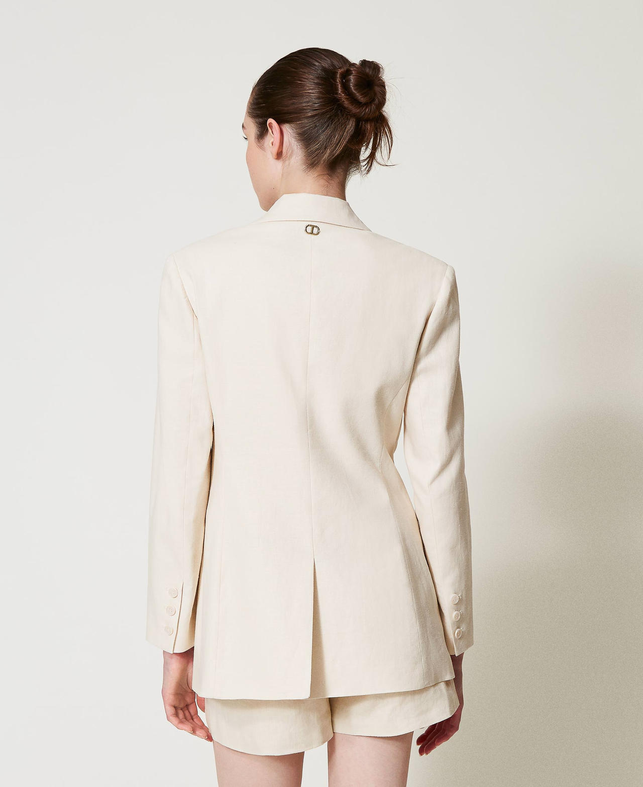 Jacke aus Leinenmischung mit Stickerei Perlmutt Frau 251TP2160_00059_03