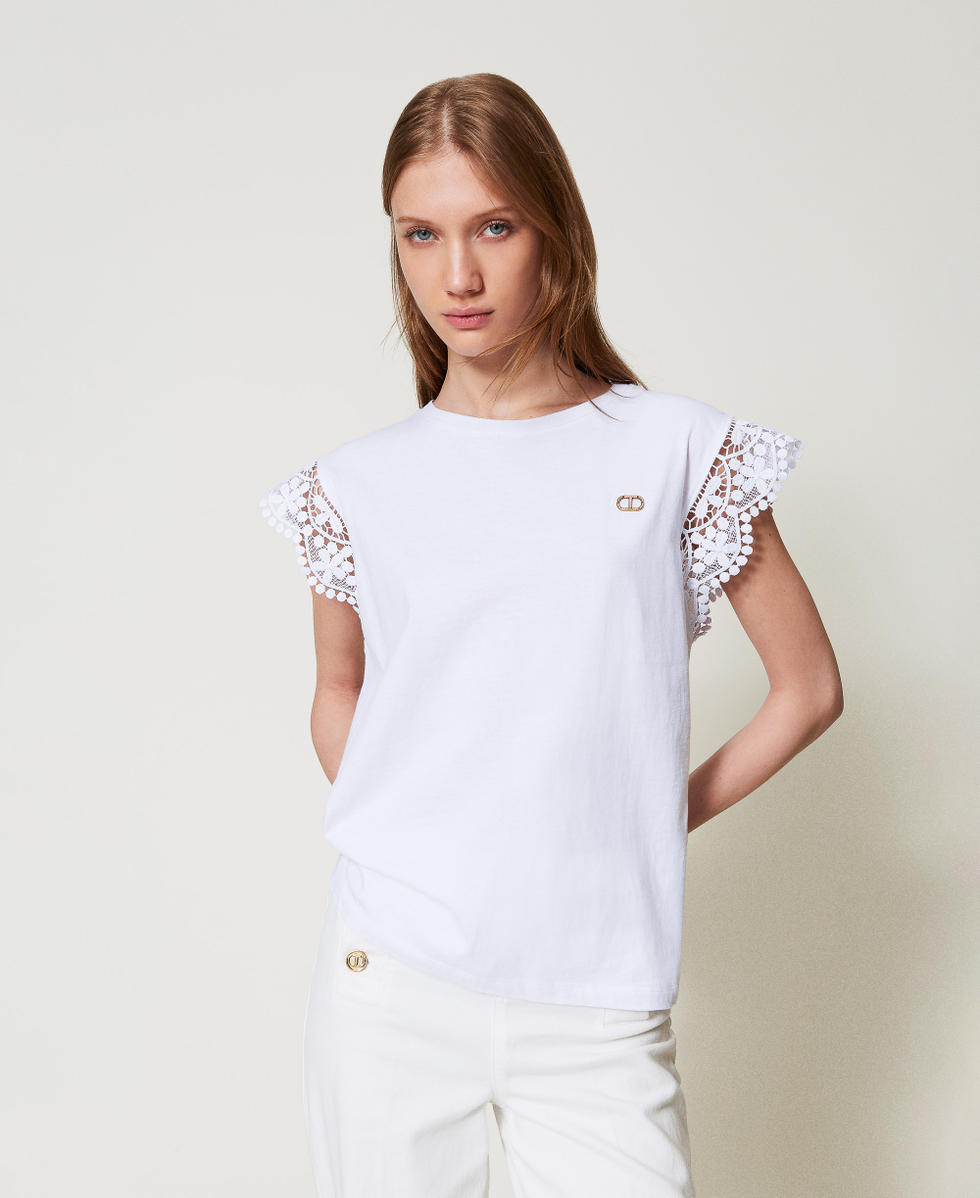 T-Shirt mit Fl&uuml;gel&auml;rmeln aus Spitze Wei&szlig; Frau 251TT2411_00001_01