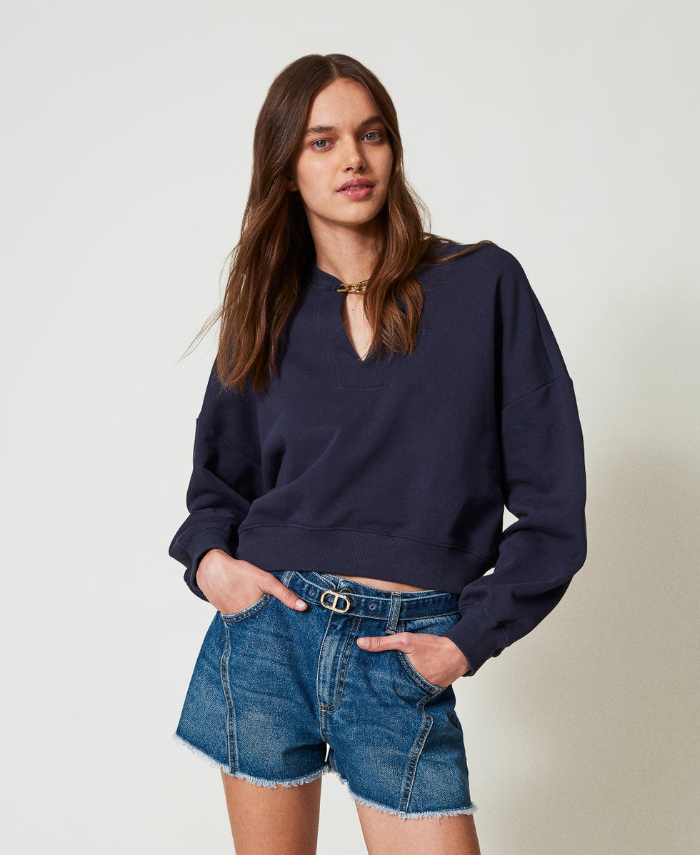 Kurzes Sweatshirt mit &bdquo;Oval T&ldquo;-Kette Blue Night Frau 251TP2483_00238_01