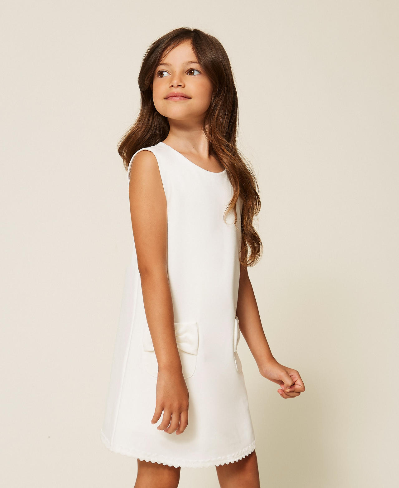 Kurzes Babykleid mit Schleifen und Samtdetails Wei&szlig; Schnee M&auml;dchen 262GB202C_00282_02