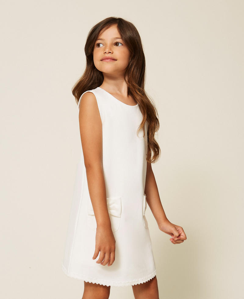 Kurzes Babykleid mit Schleifen und Samtdetails Wei&szlig; Schnee M&auml;dchen 262GB202C_00282_02