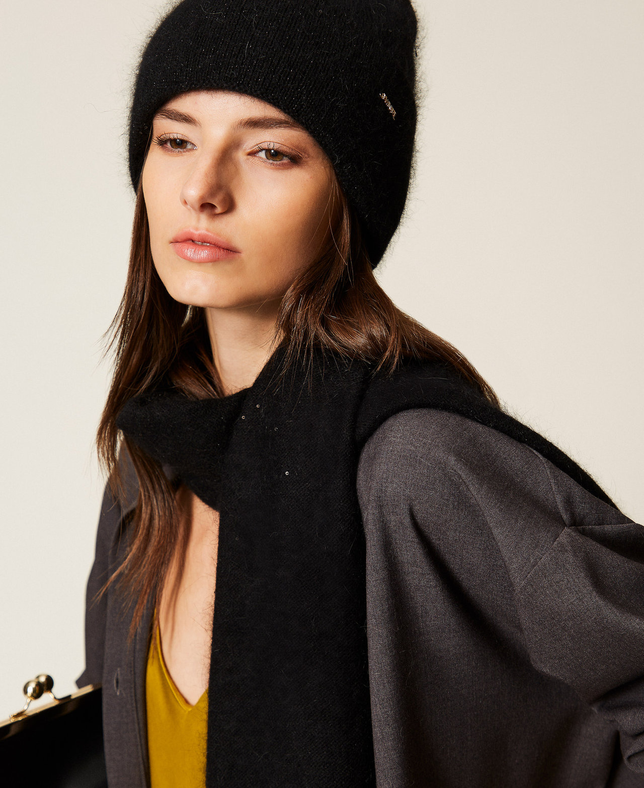 Knit beanie with sequins Black Woman 252TA426B_00006_T0