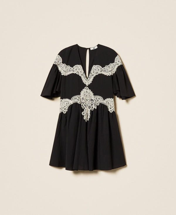 Short muslin dress with macram&eacute;