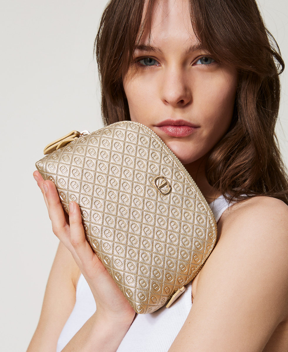 Domed beauty pouch with Oval T all over Yellow Gold Woman 251TH7042_10366_T0