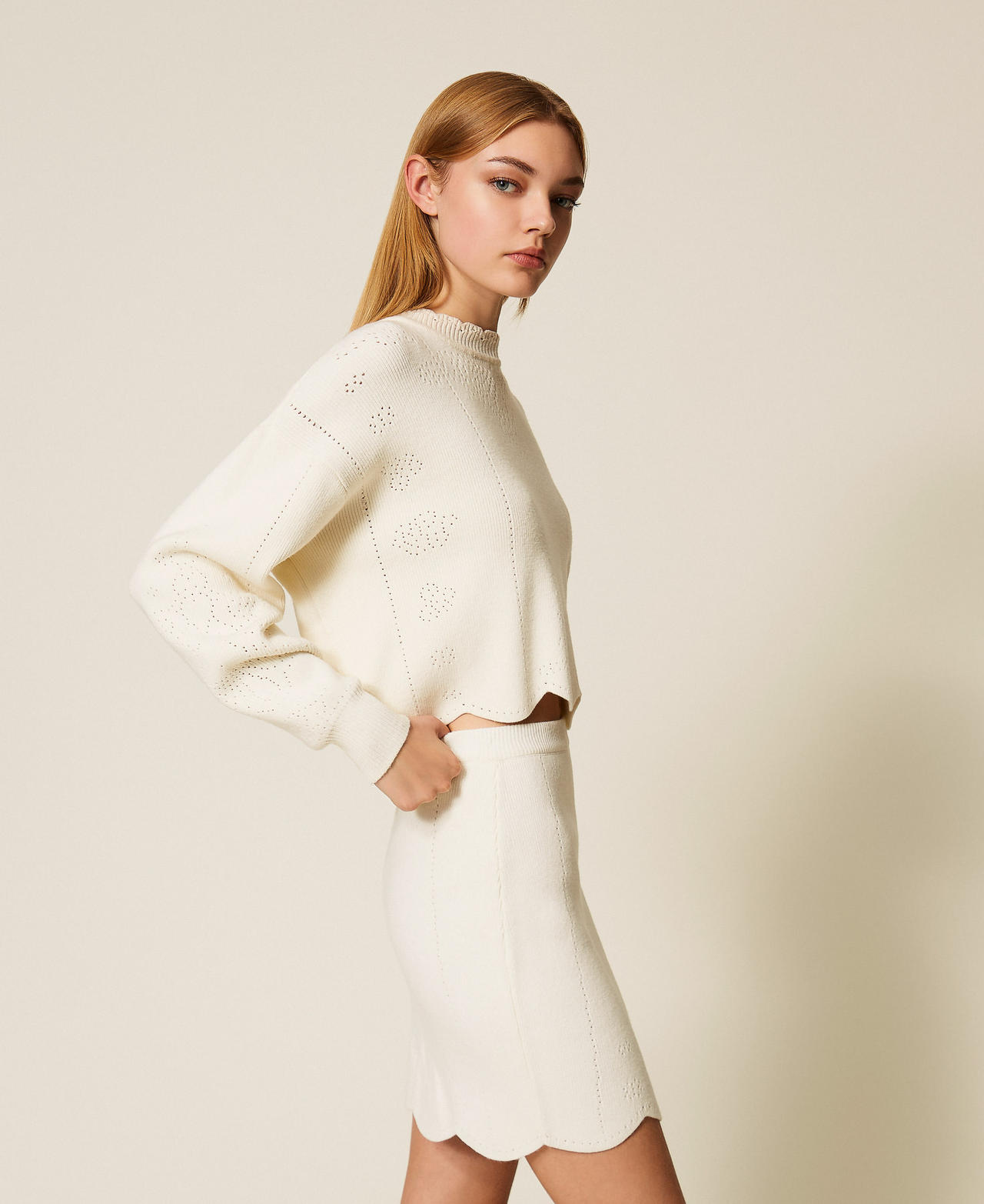Scalloped hem knit mini skirt White Snow Woman 252TT3212_00282_02