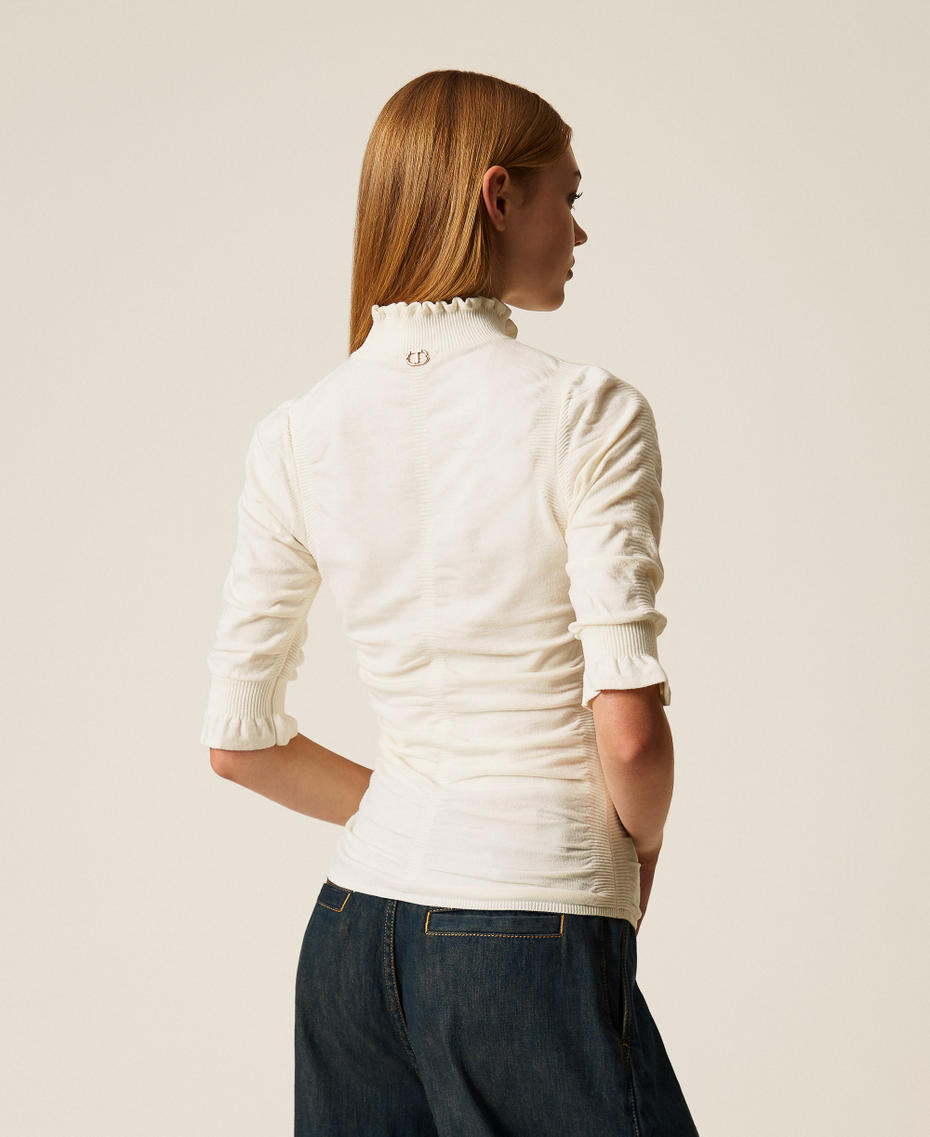 Stehkragenpullover mit Kr&auml;uselung Wei&szlig; Schnee Frau 252TT3151_00282_03