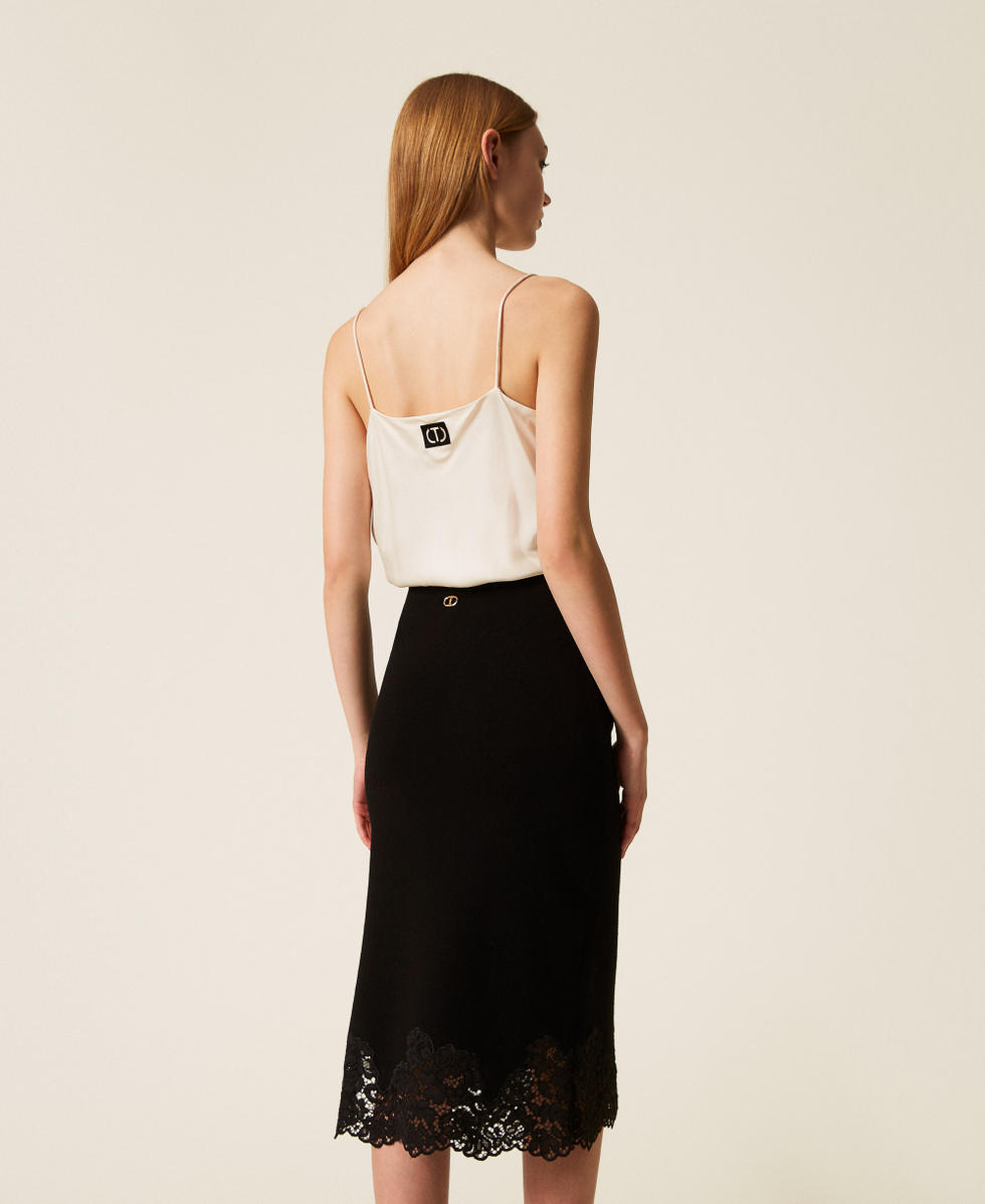 Top aus Satin und Spitze Zweifarbig Perlmuttwei&szlig; / Schwarz Frau 252TP2391_06559_03