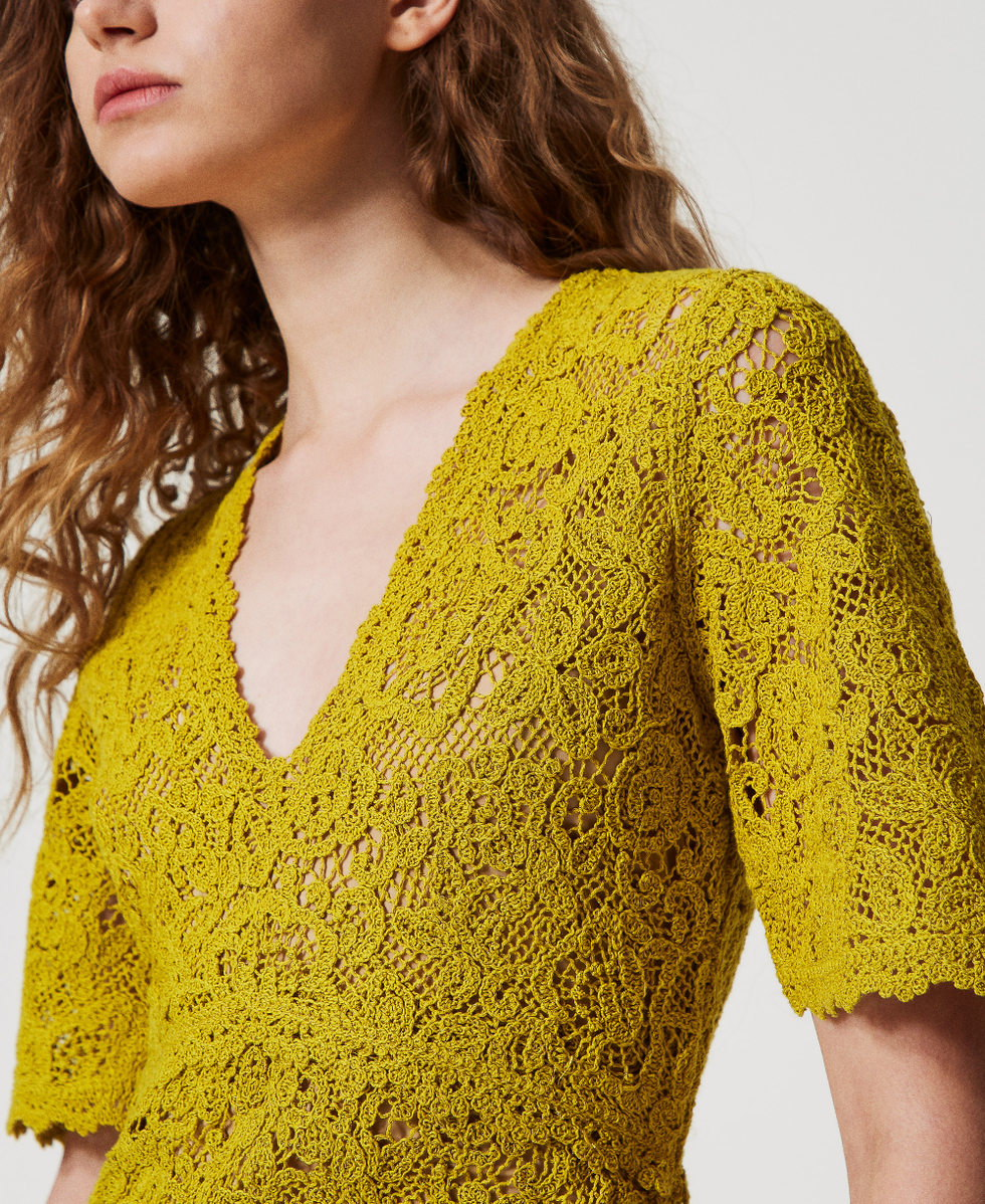 Kurzes Kleid in H&auml;keloptik