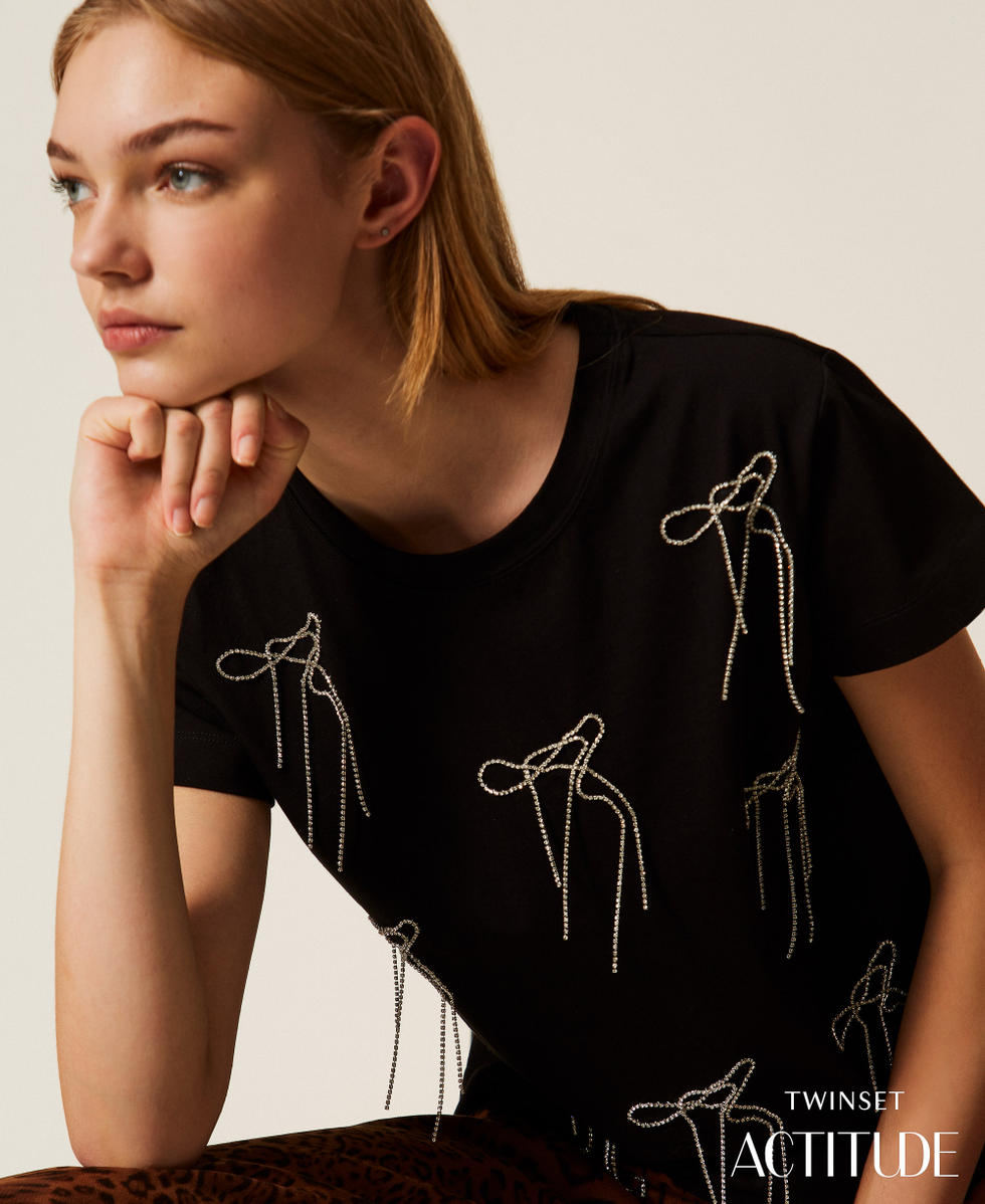 T-Shirt mit Stickschleife Schwarz Frau 252AP2020_00006_PA