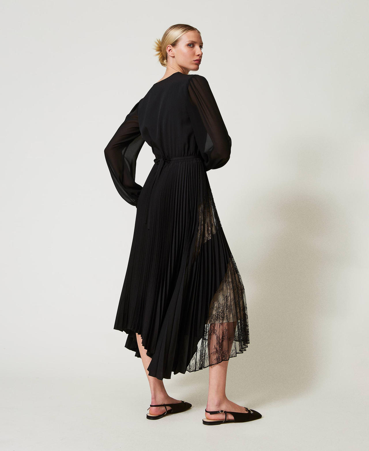 Long pleated georgette dress with lace Black Woman 251TP2780_00006_03