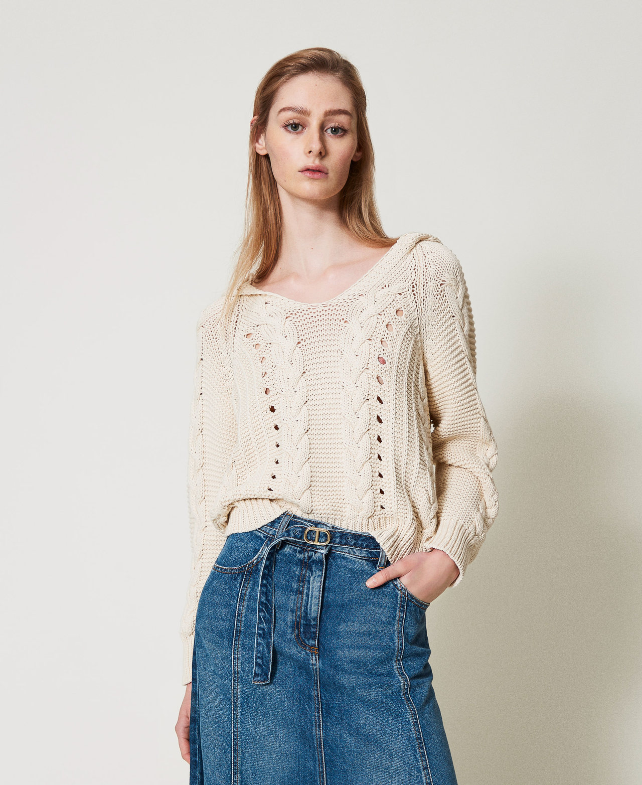 Kapuzenpullover mit Zopfmuster Delicate Beige Frau 251TP3460_12140_02