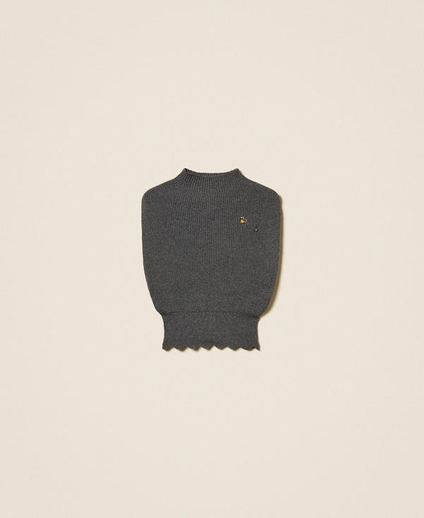 Wool blend top with brooch