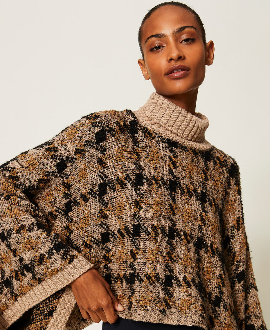 Cape aus Jacquardstrick mit Karomuster Jacquard-Karomuster Brandy Brown Frau 262TT3470_14176_05