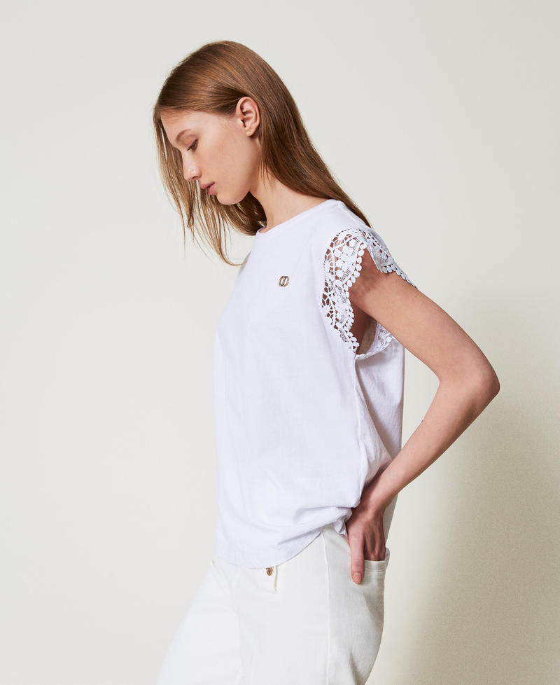 T-shirt with lace cap sleeves