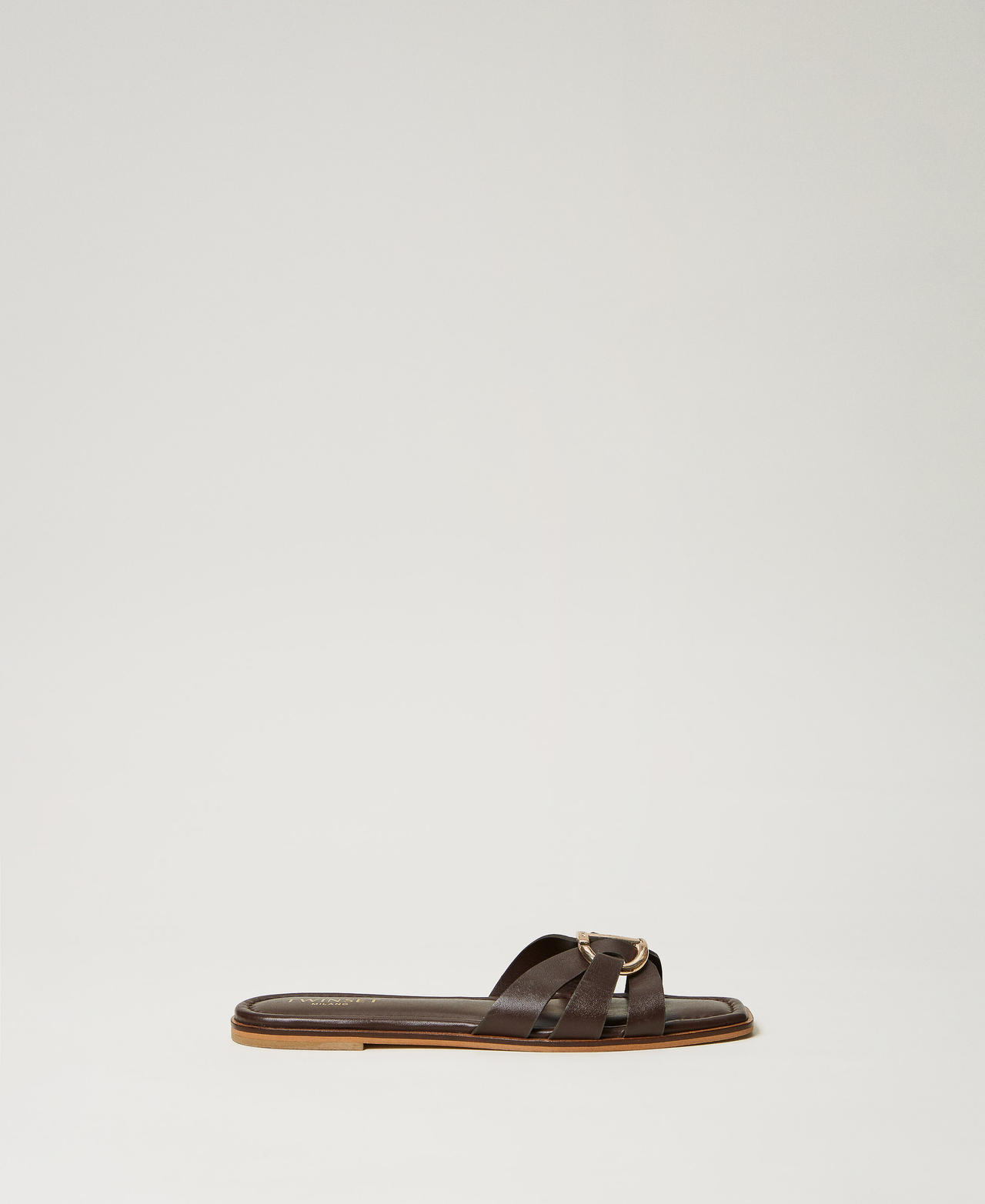 Slide-Pantolette aus Leder mit Oval T Chocolate Lab Frau 251TGT090_10780_01
