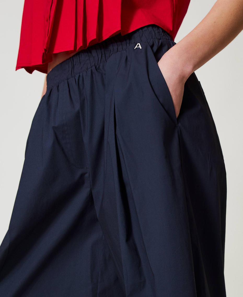 Cropped poplin trousers with pleats Deep Blue Woman 251AP2308_03585_03