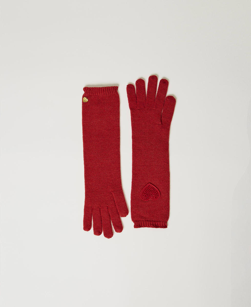 Knitted gloves with heart patch