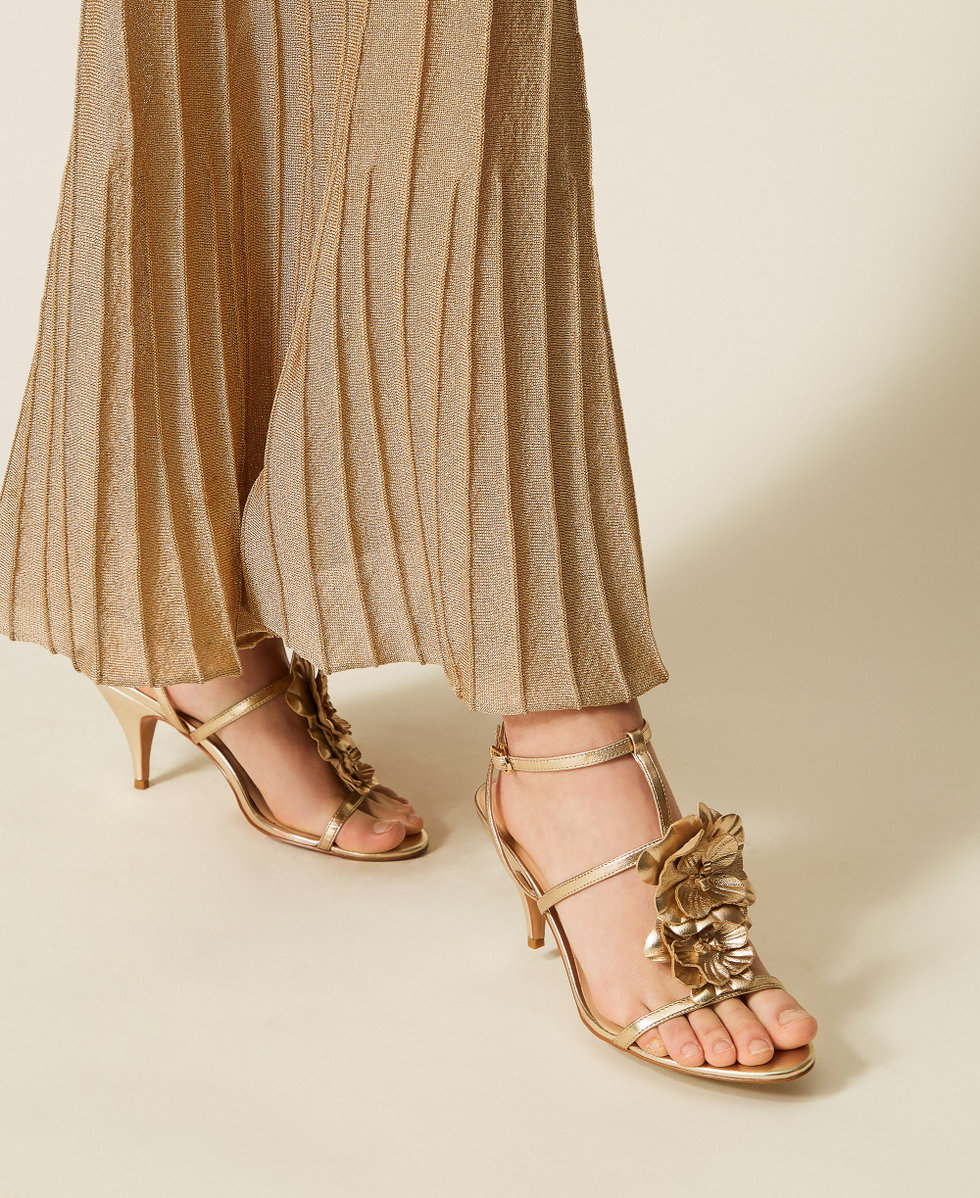 Sandales en cuir avec fleur Or Jaune Femme 261TGT082_10366_T0