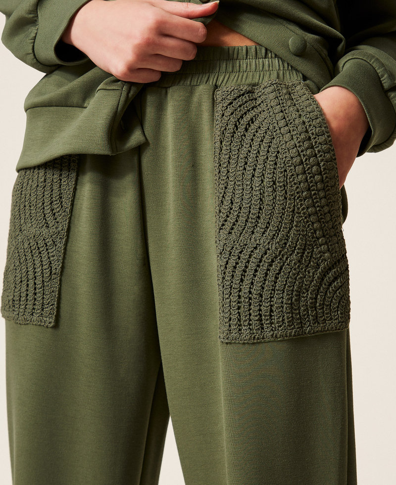 Joggers aus Scuba-Gewebe mit H&auml;kelarbeit &bdquo;Thyme&ldquo;-Gr&uuml;n Frau 261LL2GCC_12843_04