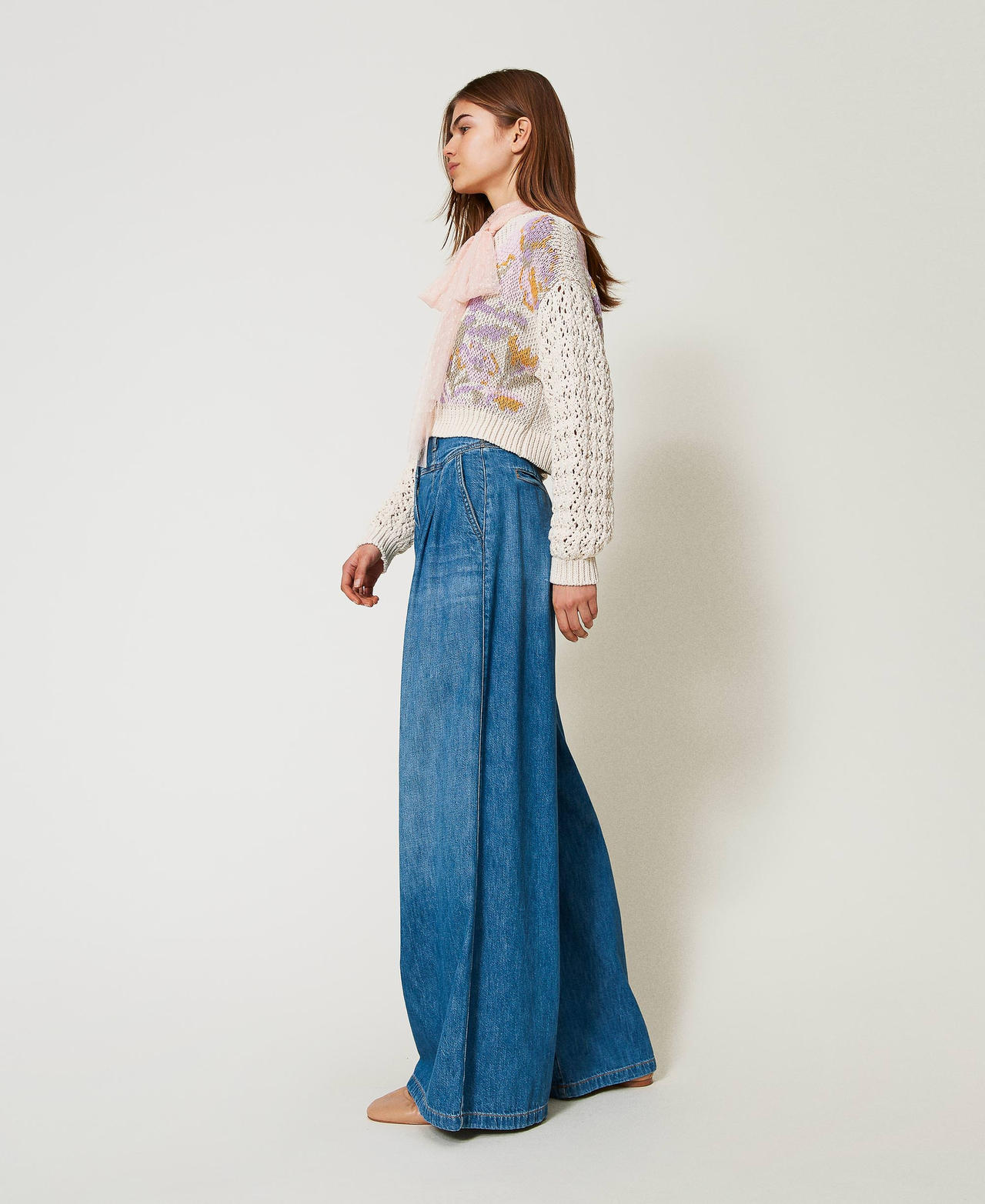 Wide-Leg-Jeans mit Falten Mittleres "Denimblau" Frau 251TP2611_01611_02
