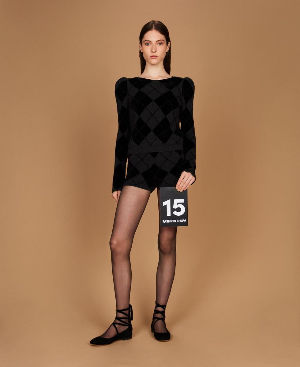 Diamond pattern knit shorts with inlays