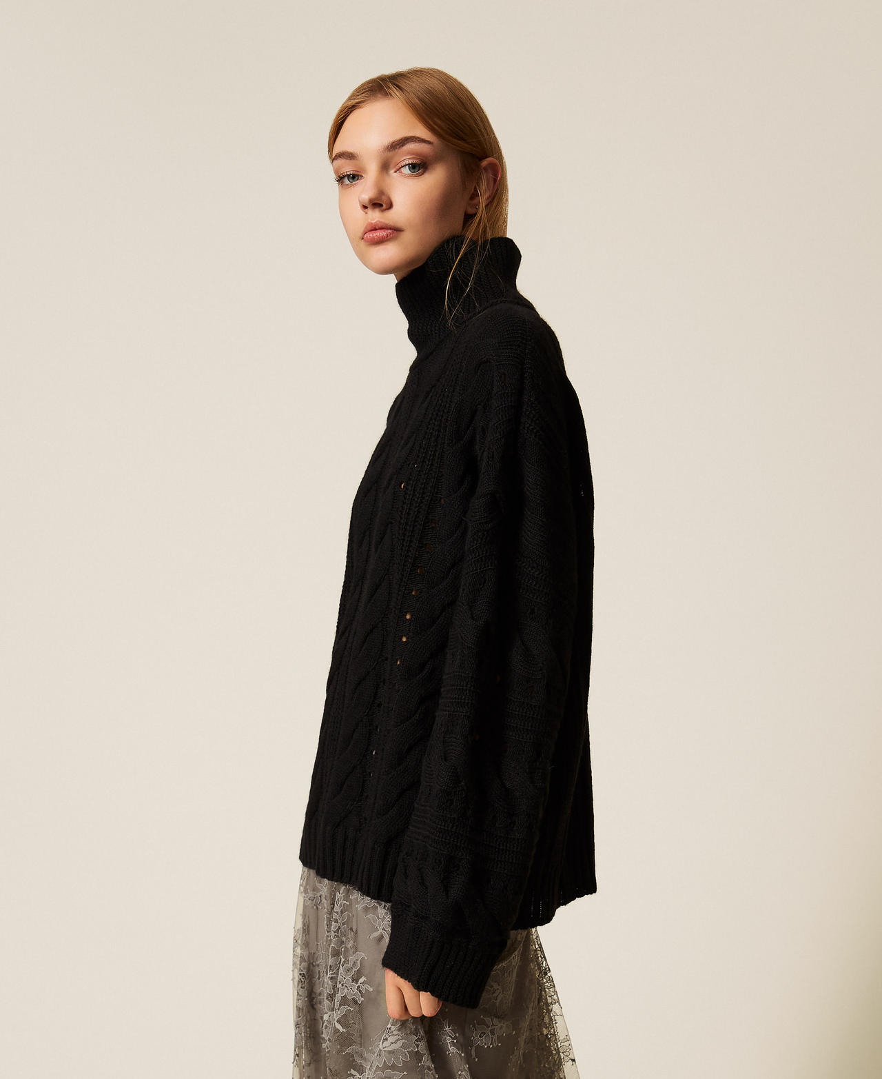 Maxijersey de lana mixta con ochos Negro Mujer 252TT3101_00006_02