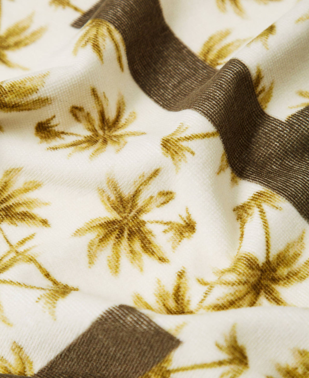 Toalla de playa de rizo con estampado Estampado Palmeras Nácar / Olive Leaf Mujer 251LB4BDD_12196_02