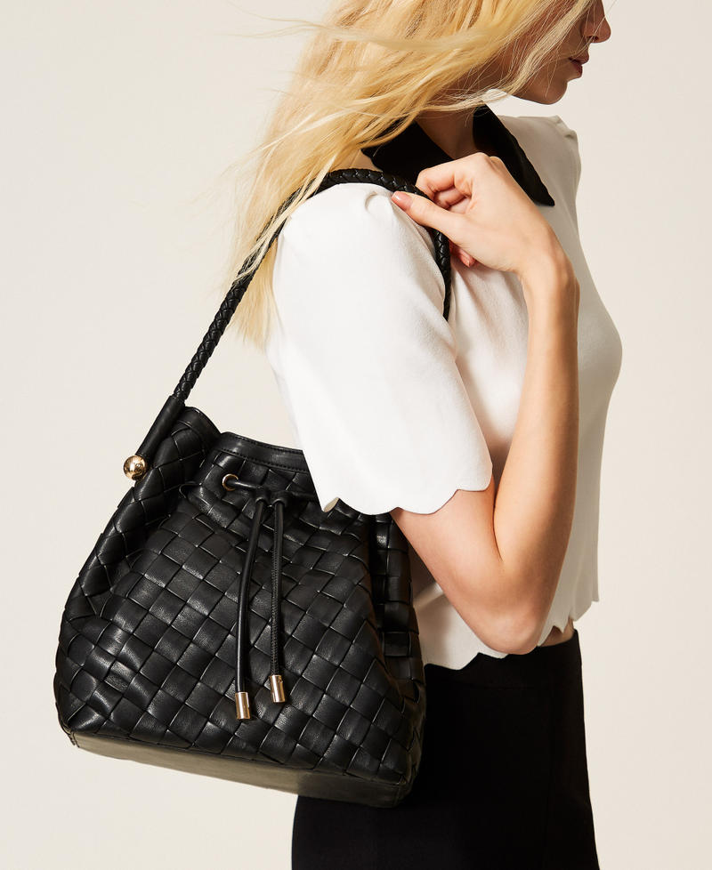 Handgeflochtene Beuteltasche Schwarz Frau 261TB7302_00006_T0