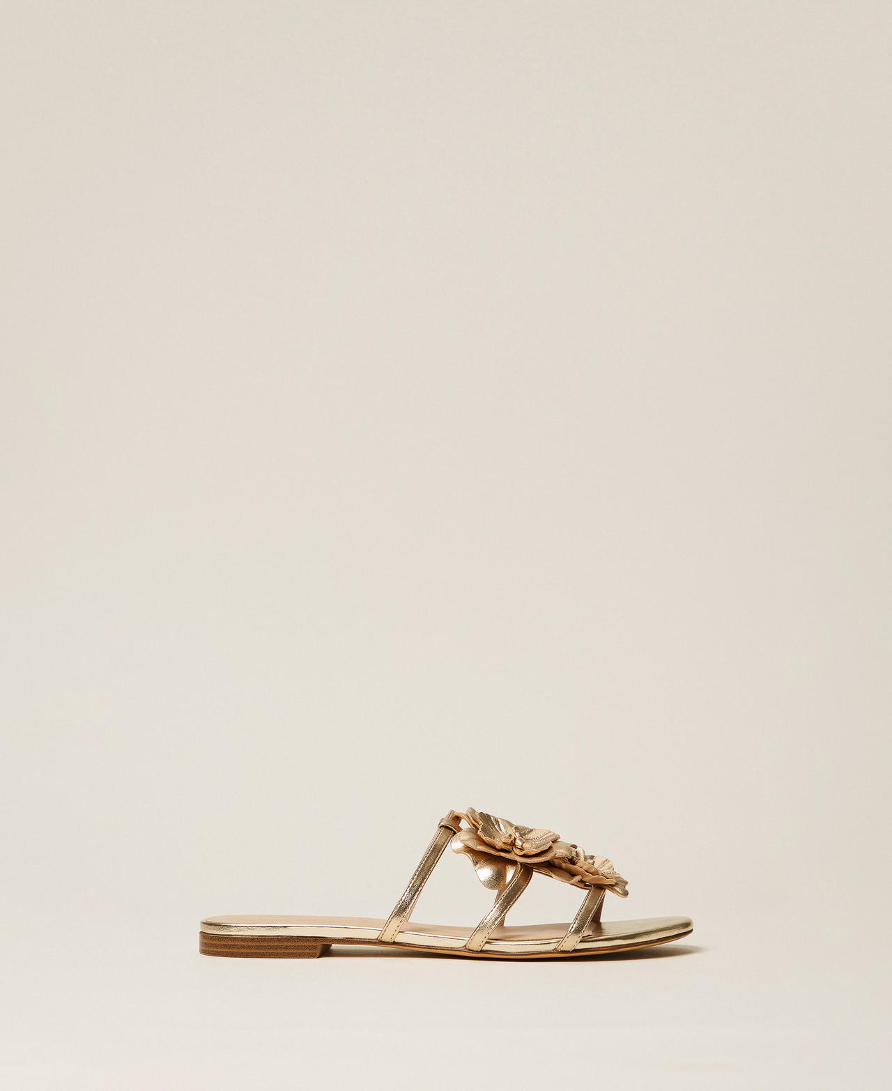 Sandales plates en cuir avec fleur