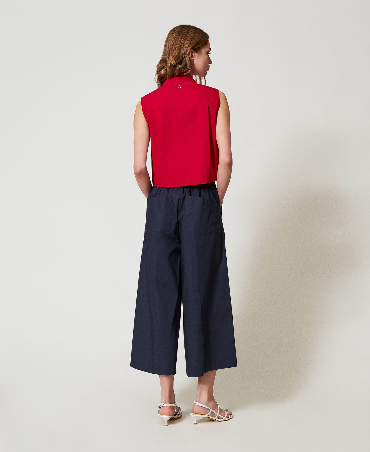 Cropped poplin trousers with pleats Deep Blue Woman 251AP2308_03585_02