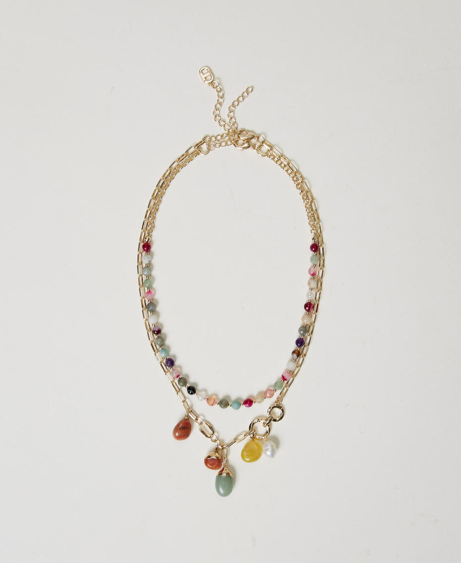 Collana multifilo con pietre e ciondoli