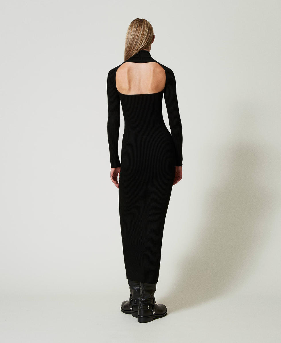 Long knit dress with cut-out