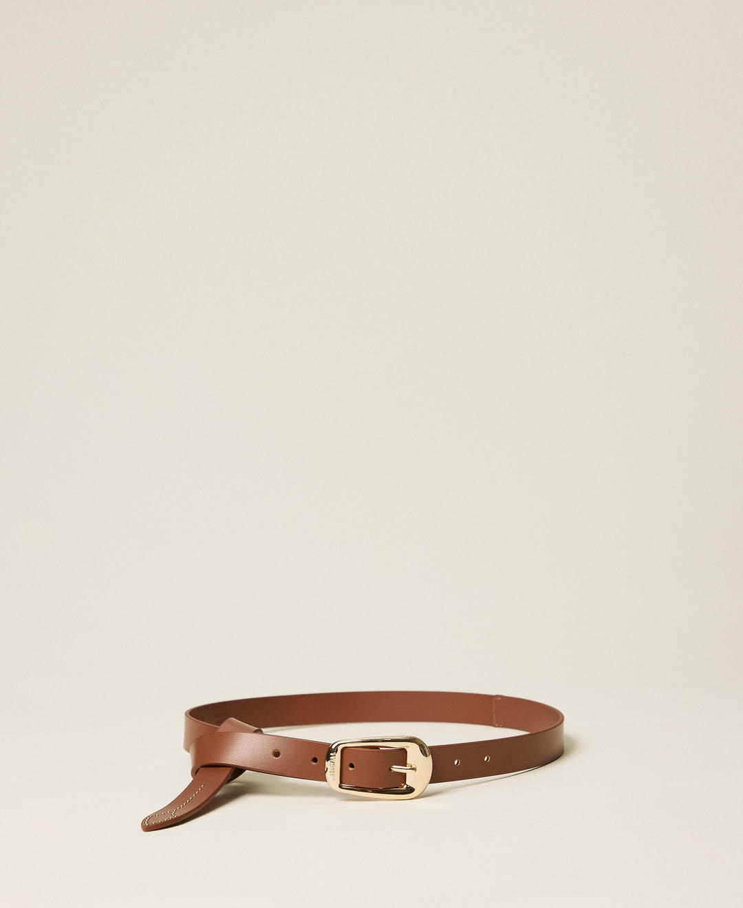 Ceinture en cuir avec cabochons
