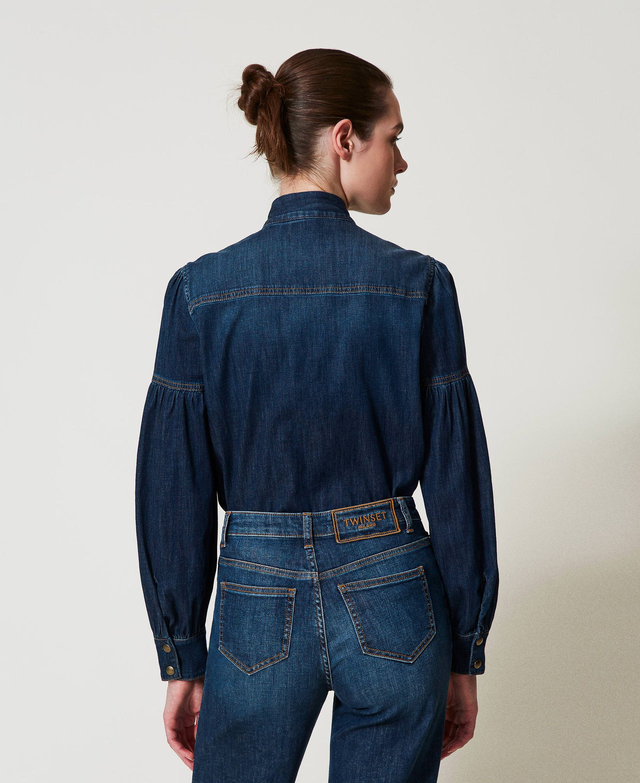 Jeanshemd mit Bindeschleife Mittleres "Denimblau" Frau 251TP2021_01611_03