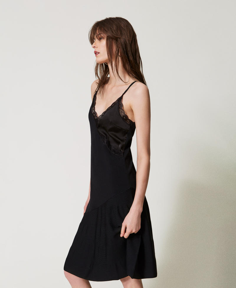 Midistrickkleid mit Spitze Schwarz Frau 251AX3020_00006_02