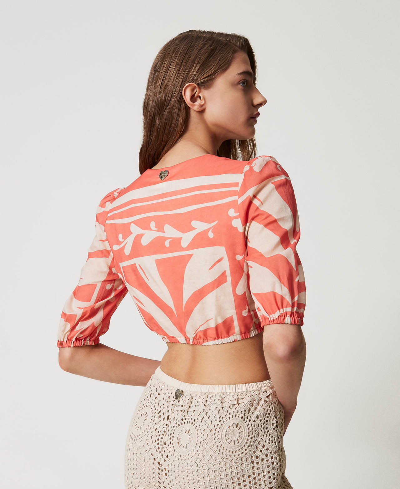 Cropped top in printed muslin Coral Sun/Almond Beige Foulard Print Woman 251LM2BCC_12381_03