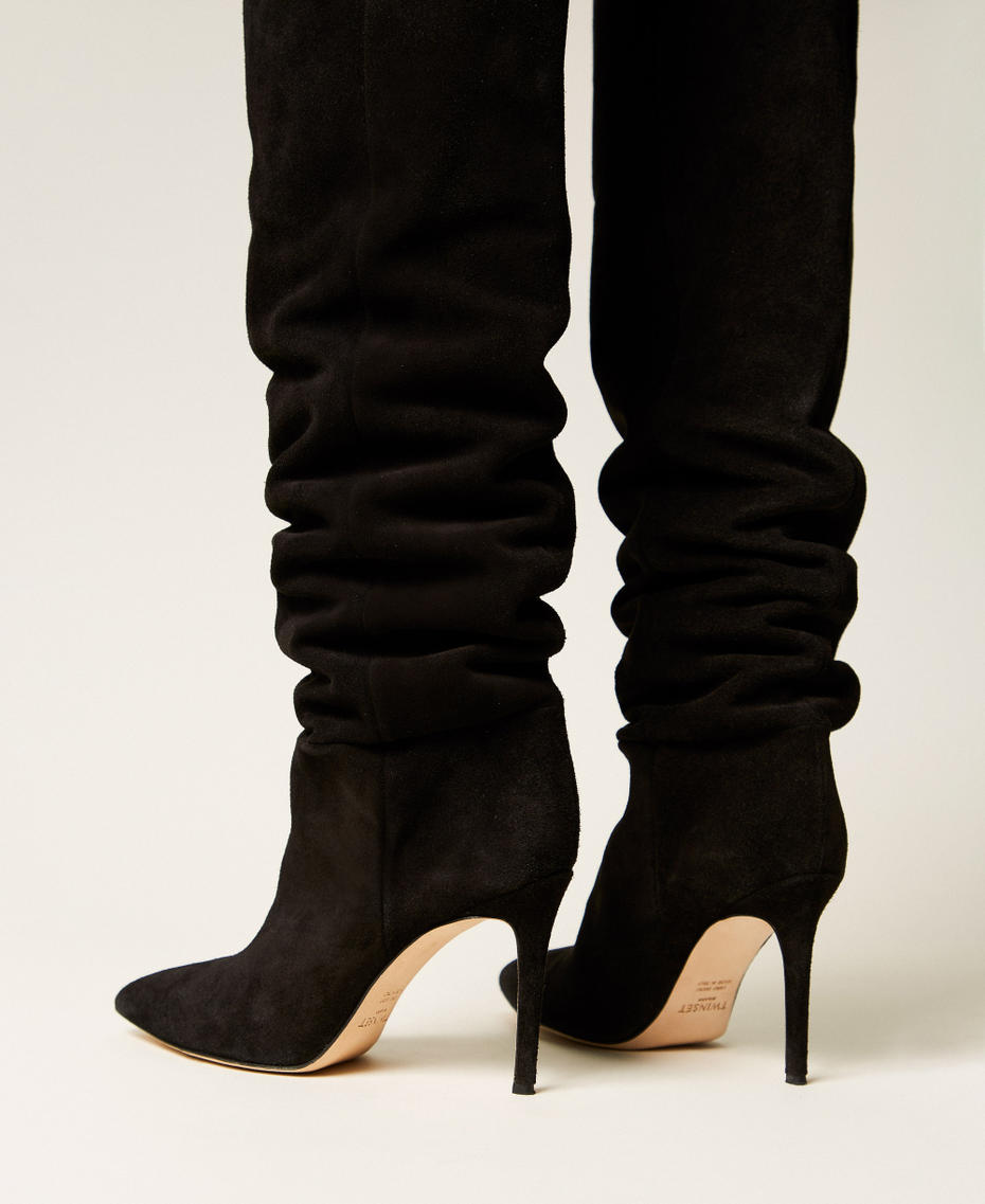 Stivali alti in pelle scamosciata Nero Donna 252TST014_00006_03
