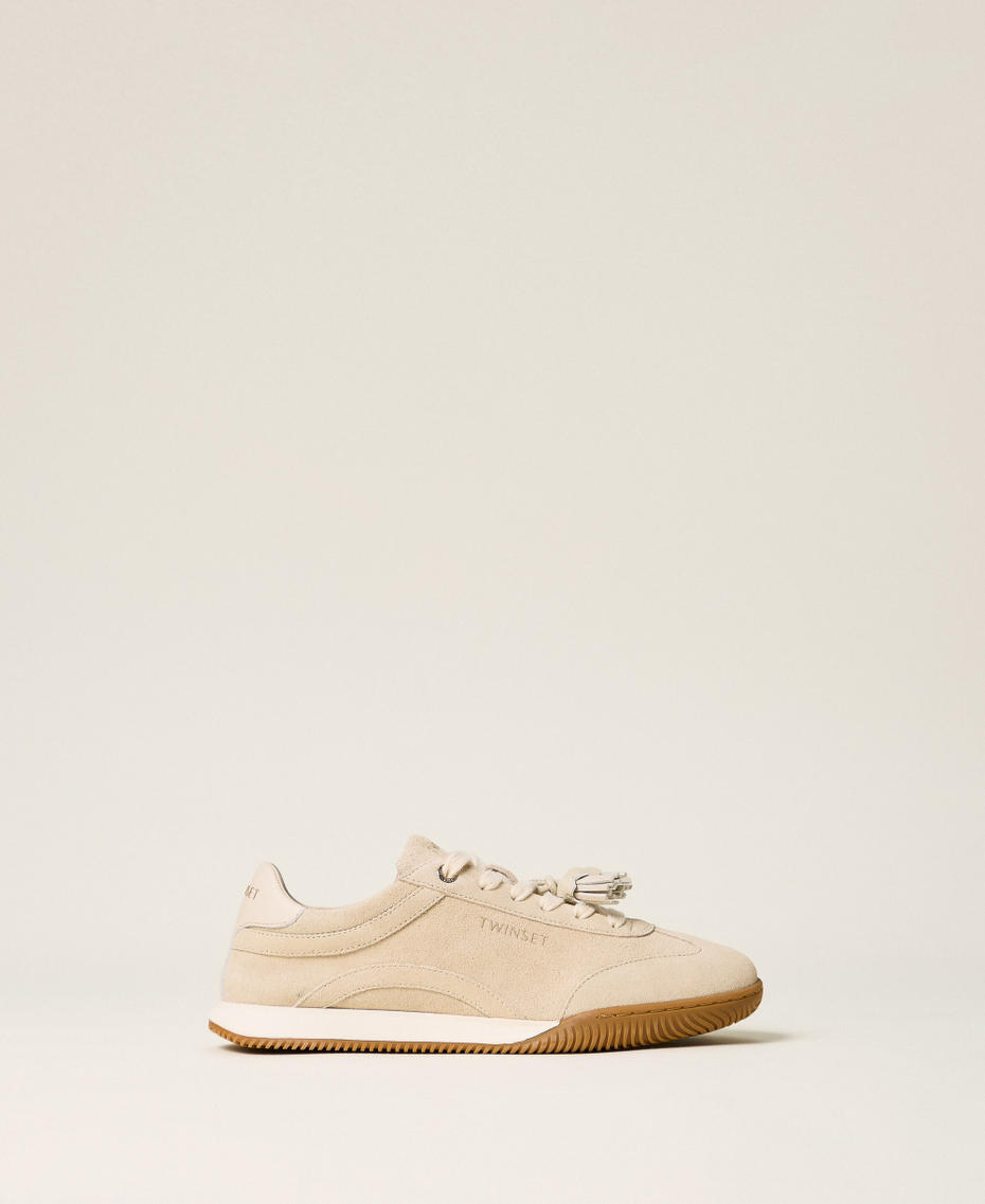 Sneaker aus Veloursleder mit Quasten Wei&szlig; Vanille Frau 262TCP090_00145_01