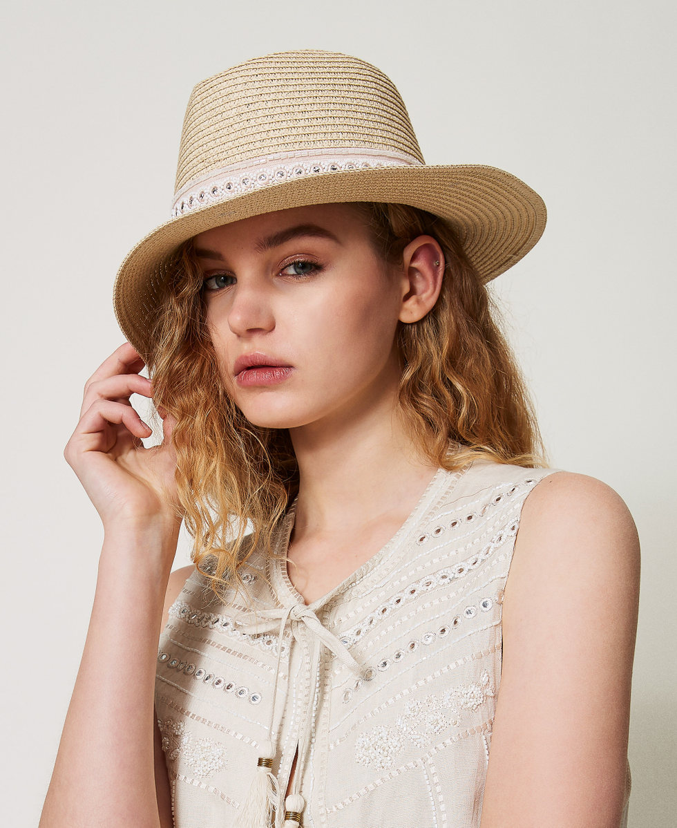 Raffia-like hat with embroidery
