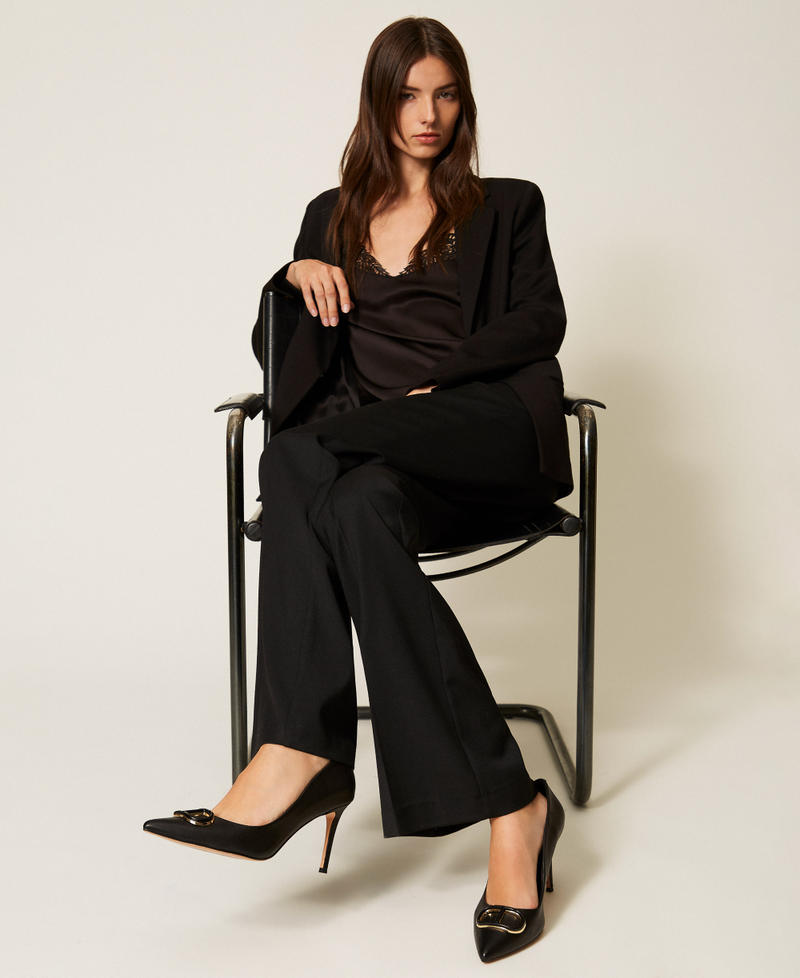 Leather court shoes with Oval T Black Woman 252TCP032_00006_T0