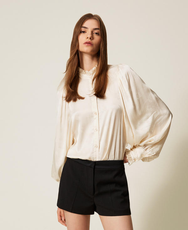 Shorts with satin details