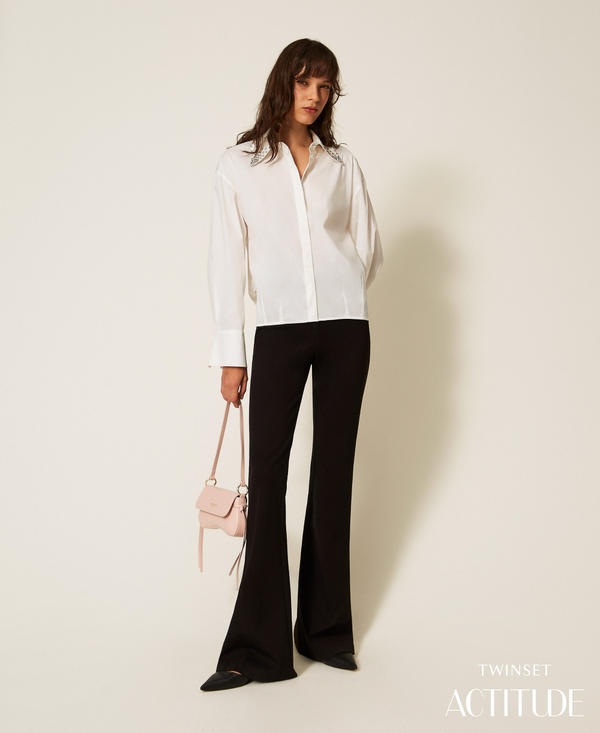 Pantalon &eacute;vas&eacute; avec logo