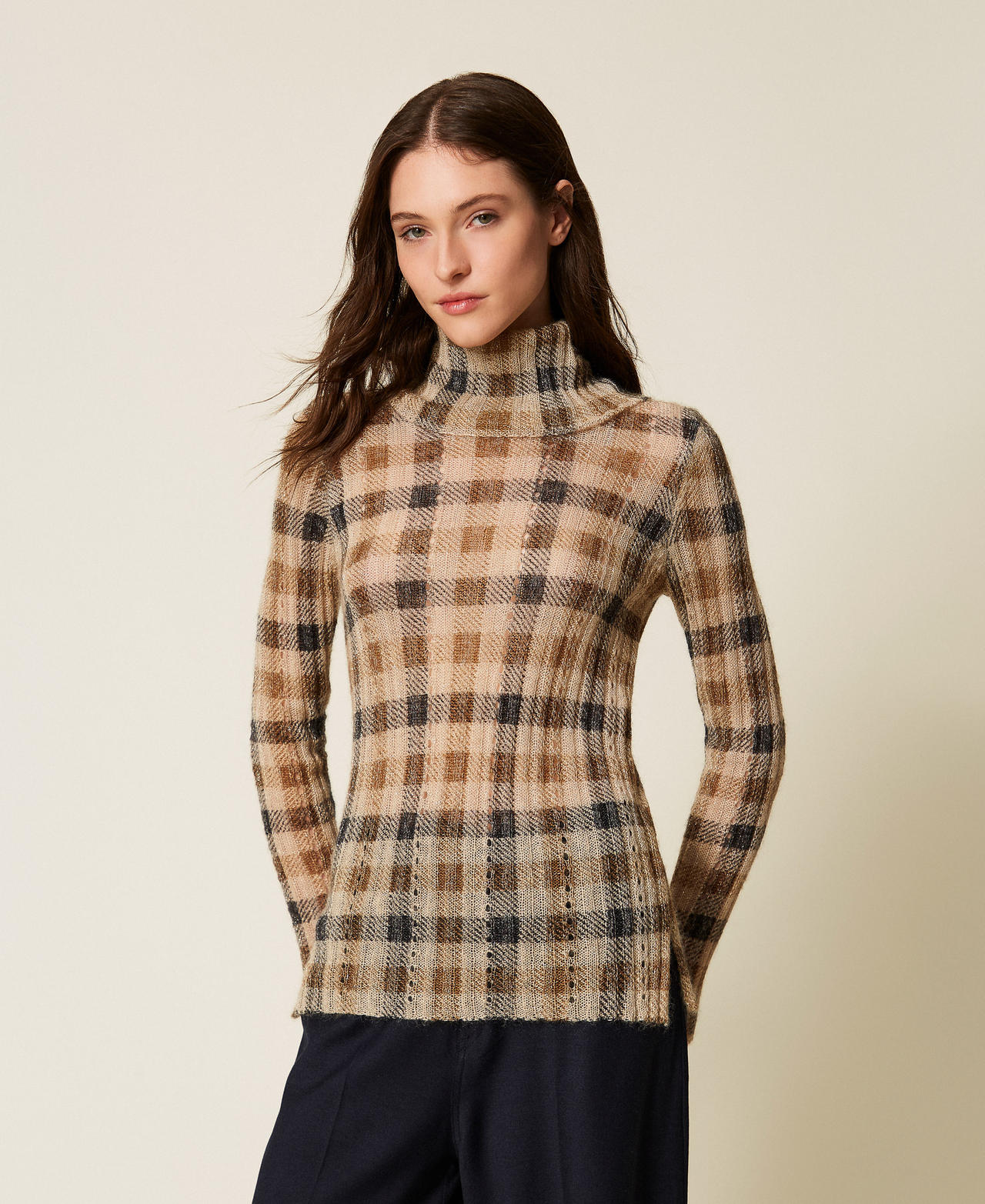 Sweter z domieszką moheru z nadrukiem Nadruk Check Camel / Czarny Kobieta 252TT3490_13042_01