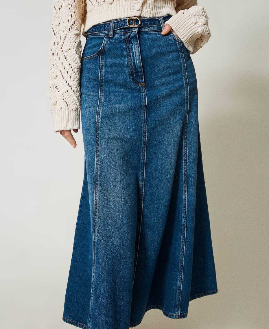 Jeansrock mit „Oval T“-Gürtel Mittleres "Denimblau" Frau 251TP2570_01611_04