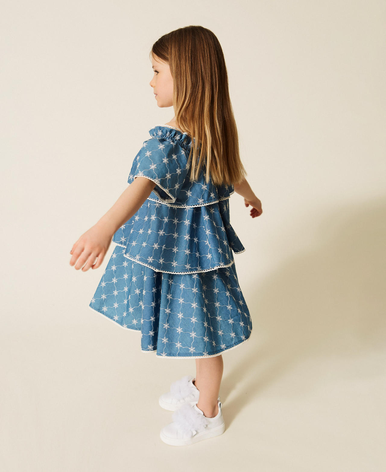 Robe courte pour fille en chambray brod&eacute;