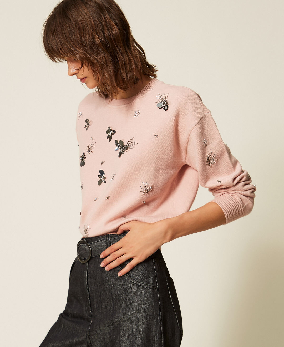 Pull ras-du-cou avec broderie
