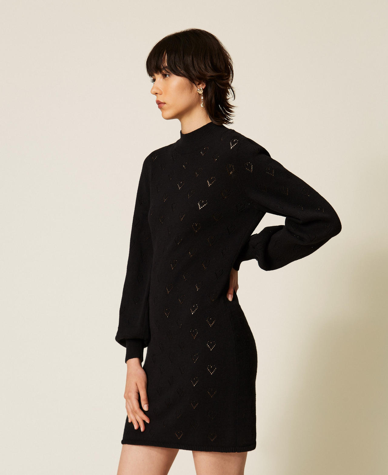 Robe courte en maille avec motif de c&oelig;urs Noir Femme 262TP3021_00006_03