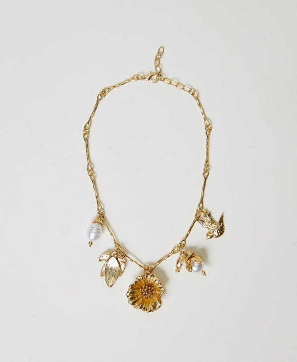 Collana in catena con perle e pendenti